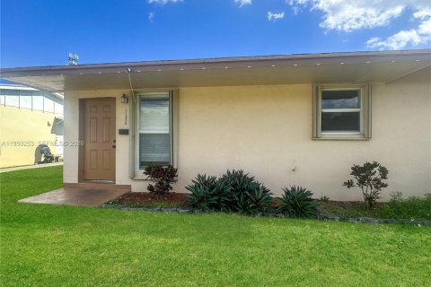 Снять в аренду виллу или дом в Майами, Флорида 2 спальни, 139.35м2, № 2005779 - фото 2