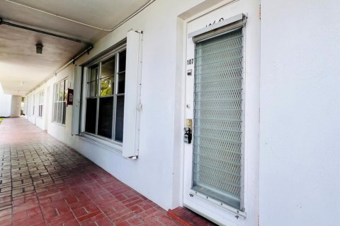 Condo in West Palm Beach, Florida, 1 bedroom  № 2087618 - photo 8