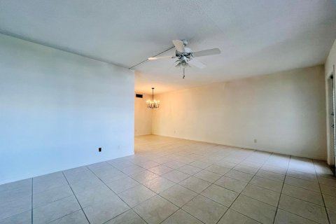 Condo in West Palm Beach, Florida, 1 bedroom  № 2087618 - photo 5