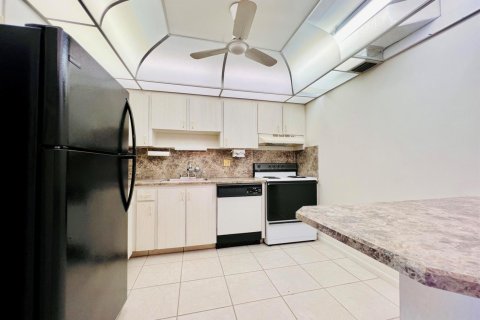 Condo in West Palm Beach, Florida, 1 bedroom  № 2087618 - photo 4