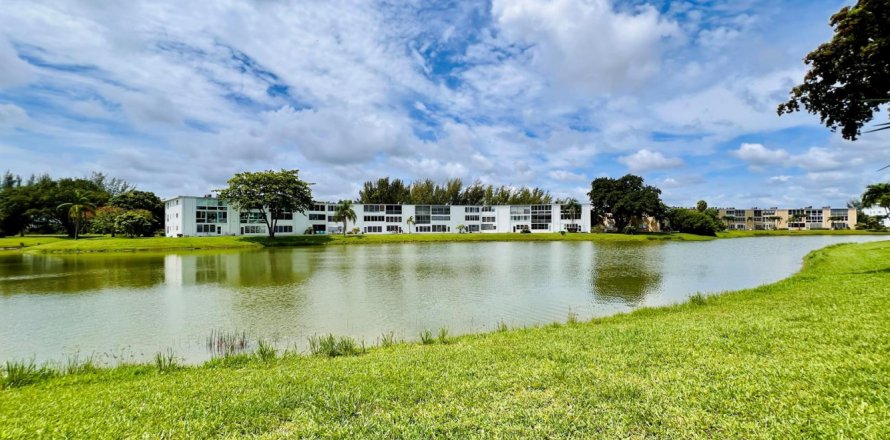 Condo in West Palm Beach, Florida, 1 bedroom  № 2087618
