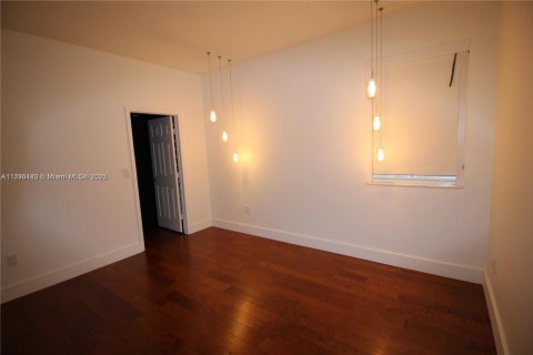 House in Doral, Florida 5 bedrooms, 297.75 sq.m. № 1863397 - photo 17