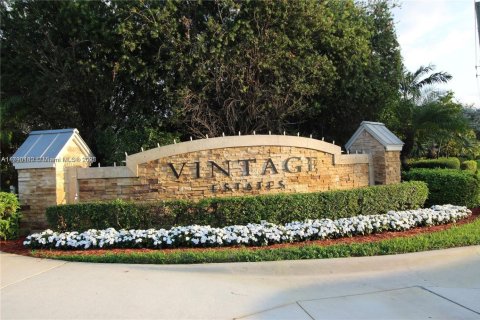 House in Doral, Florida 5 bedrooms, 297.75 sq.m. № 1863397 - photo 2