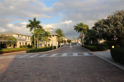 House in Doral, Florida 5 bedrooms, 297.75 sq.m. № 1863397 - photo 25