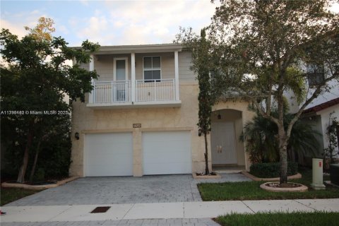 House in Doral, Florida 5 bedrooms, 297.75 sq.m. № 1863397 - photo 1