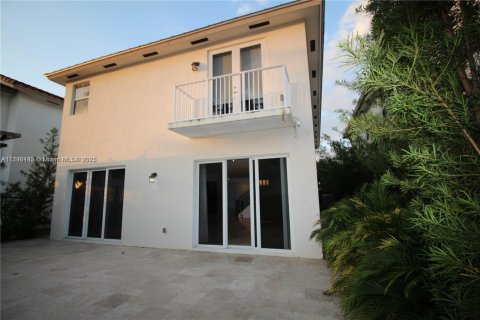 House in Doral, Florida 5 bedrooms, 297.75 sq.m. № 1863397 - photo 11