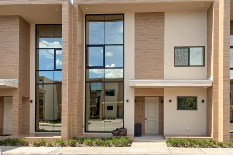 Adosado en venta en Kissimmee, Florida, 4 dormitorios, 218.88 m2 № 1786368 - foto 1
