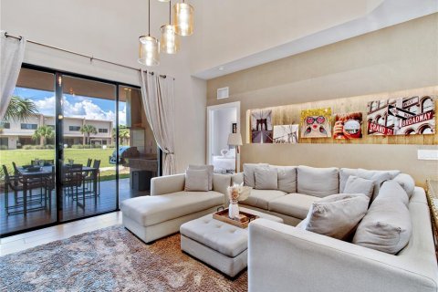 Adosado en venta en Kissimmee, Florida, 4 dormitorios, 218.88 m2 № 1786368 - foto 3