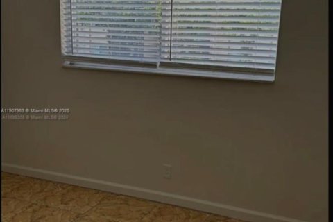 Condo in Lauderhill, Florida, 2 bedrooms № 2082081 - photo 18