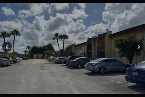Condo in Lauderhill, Florida, 2 bedrooms № 2082081 - photo 11