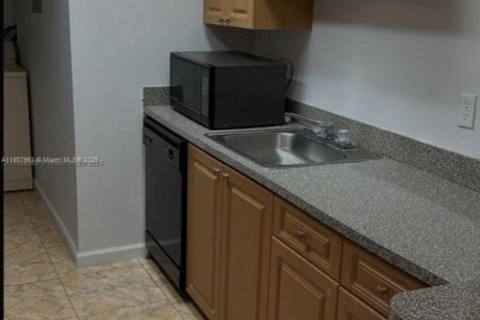 Condo in Lauderhill, Florida, 2 bedrooms № 2082081 - photo 3