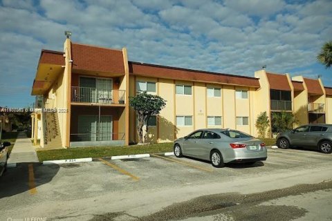 Condo in Lauderhill, Florida, 2 bedrooms  № 2082081