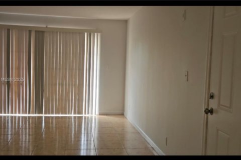 Condo in Lauderhill, Florida, 2 bedrooms № 2082081 - photo 9