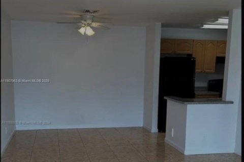 Condo in Lauderhill, Florida, 2 bedrooms № 2082081 - photo 8