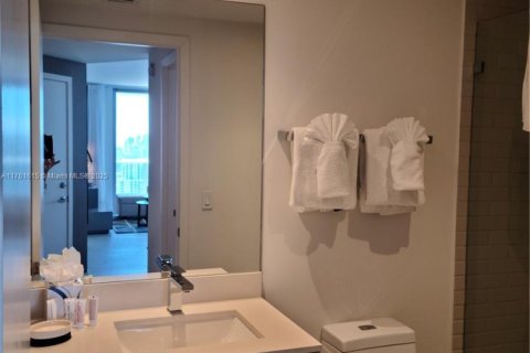 Copropriété à louer à Hollywood, Floride: 2 chambres, 98.48 m2 № 1860499 - photo 9