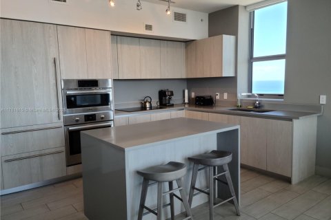 Copropriété à louer à Hollywood, Floride: 2 chambres, 98.48 m2 № 1860499 - photo 4