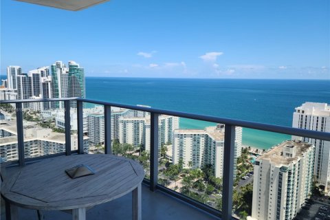Copropriété à louer à Hollywood, Floride: 2 chambres, 98.48 m2 № 1860499 - photo 3