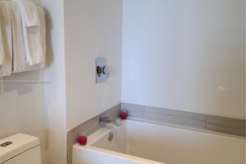 Copropriété à louer à Hollywood, Floride: 2 chambres, 98.48 m2 № 1860499 - photo 11