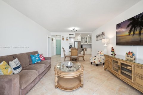 Copropriété à louer à Hollywood, Floride: 1 chambre, 88.26 m2 № 2023107 - photo 4