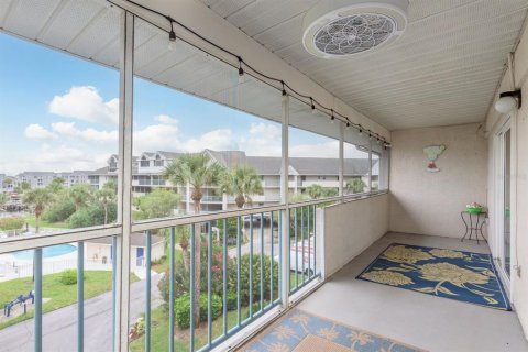 Condo in New Port Richey, Florida, 3 bedrooms  № 1900099 - photo 20