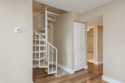 Condo in New Port Richey, Florida, 3 bedrooms  № 1900099 - photo 21