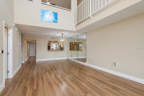 Condo in New Port Richey, Florida, 3 bedrooms  № 1900099 - photo 7