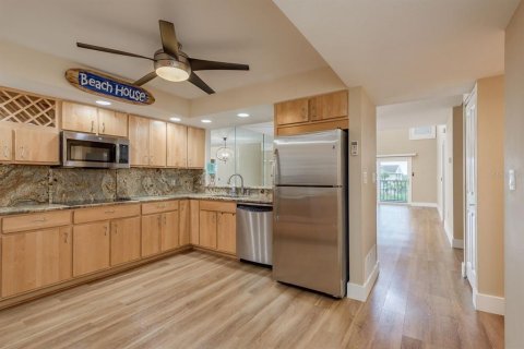Condo in New Port Richey, Florida, 3 bedrooms  № 1900099 - photo 4