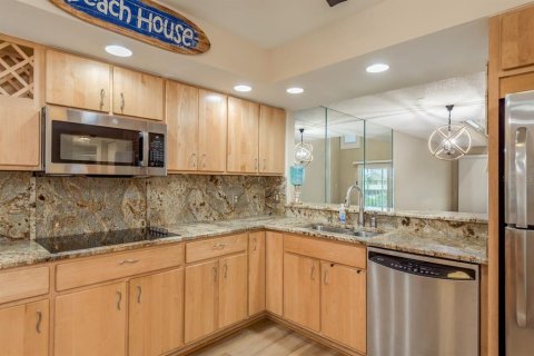 Condo in New Port Richey, Florida, 3 bedrooms  № 1900099 - photo 9