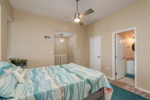 Condo in New Port Richey, Florida, 3 bedrooms  № 1900099 - photo 23