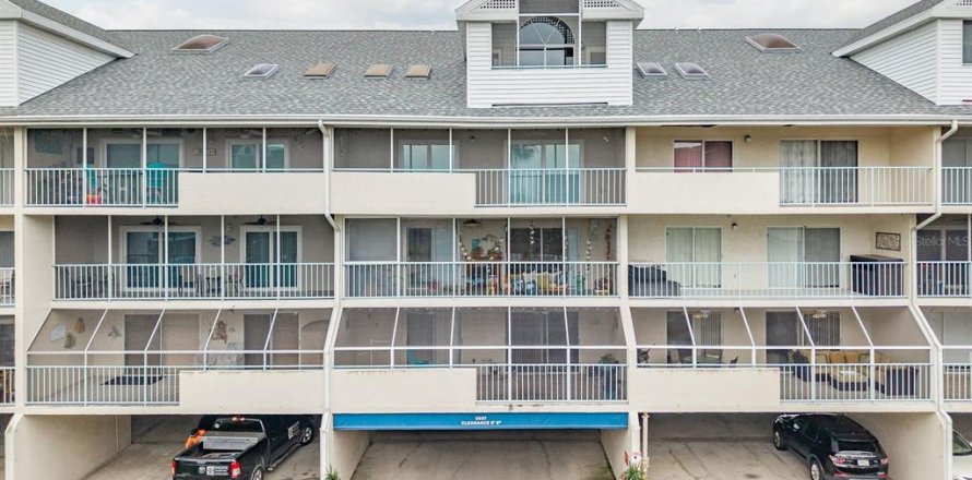 Condominio en New Port Richey, Florida, 3 dormitorios № 1900099