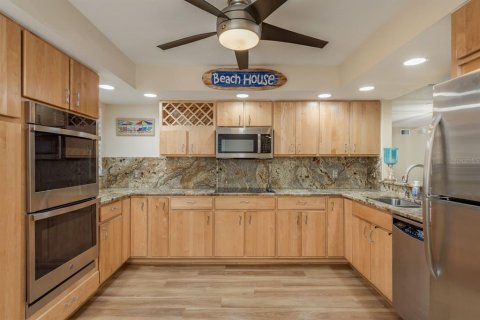 Condo in New Port Richey, Florida, 3 bedrooms  № 1900099 - photo 8