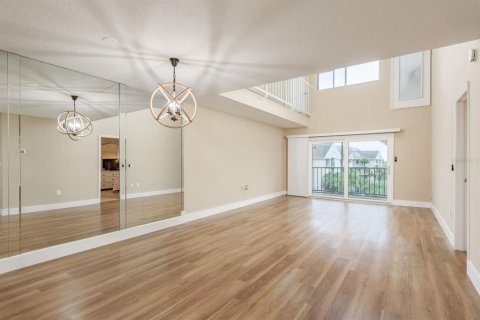 Condo in New Port Richey, Florida, 3 bedrooms  № 1900099 - photo 5