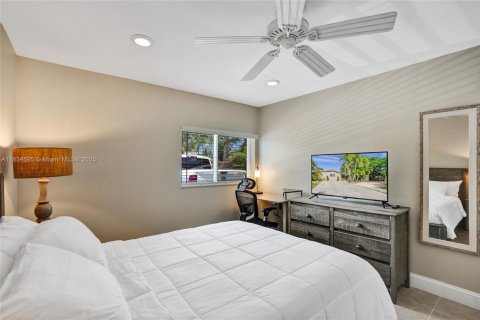 House in Wilton Manors, Florida 4 bedrooms, 186.08 sq.m. № 1825827 - photo 11