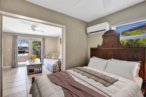 House in Wilton Manors, Florida 4 bedrooms, 186.08 sq.m. № 1825827 - photo 3
