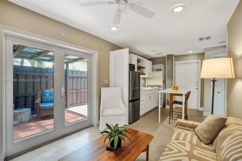 House in Wilton Manors, Florida 4 bedrooms, 186.08 sq.m. № 1825827 - photo 14