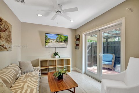 House in Wilton Manors, Florida 4 bedrooms, 186.08 sq.m. № 1825827 - photo 13