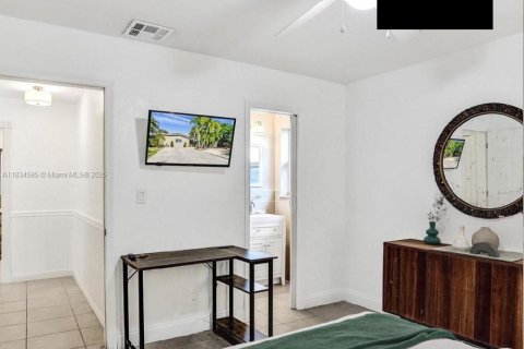 House in Wilton Manors, Florida 4 bedrooms, 186.08 sq.m. № 1825827 - photo 19