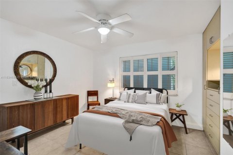 House in Wilton Manors, Florida 4 bedrooms, 186.08 sq.m. № 1825827 - photo 23
