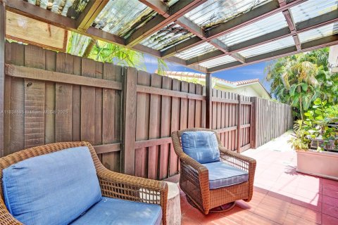 House in Wilton Manors, Florida 4 bedrooms, 186.08 sq.m. № 1825827 - photo 17