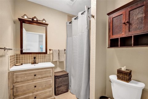 House in Wilton Manors, Florida 4 bedrooms, 186.08 sq.m. № 1825827 - photo 6