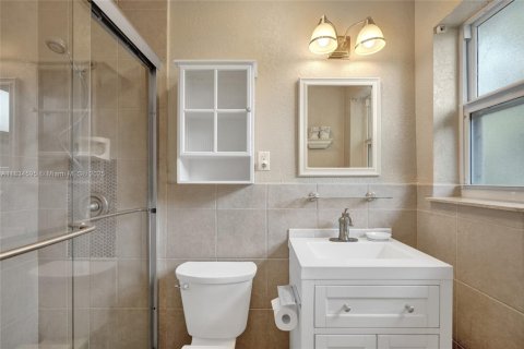 House in Wilton Manors, Florida 4 bedrooms, 186.08 sq.m. № 1825827 - photo 20