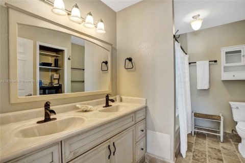 House in Wilton Manors, Florida 4 bedrooms, 186.08 sq.m. № 1825827 - photo 24