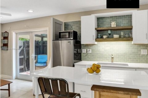 House in Wilton Manors, Florida 4 bedrooms, 186.08 sq.m. № 1825827 - photo 7
