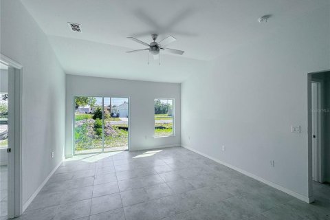 House in Fort Myers, Florida 4 bedrooms, 138.89 sq.m. № 1514781 - photo 6