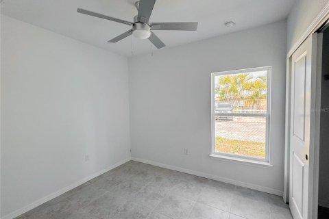 House in Fort Myers, Florida 4 bedrooms, 138.89 sq.m. № 1514781 - photo 12