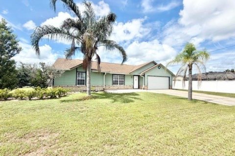 Villa ou maison à Deltona, Floride 3 chambres, 160.72 m2 № 2360312
