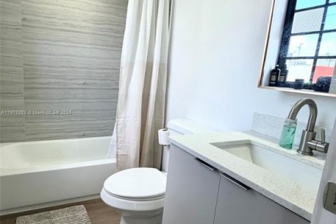 Copropriété à louer à Miami Beach, Floride: 49.98 m2 № 1955650 - photo 4