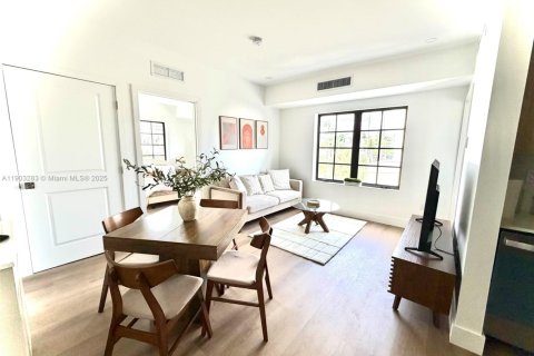 Studio à Condo à Miami Beach, Floride  № 1955650