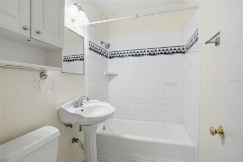 Villa ou maison à louer à Clearwater, Floride: 2 chambres, 99.96 m2 № 2115899 - photo 6