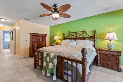 House in St. Lucie, Florida 3 bedrooms, 192.4 sq.m. № 2082835 - photo 18
